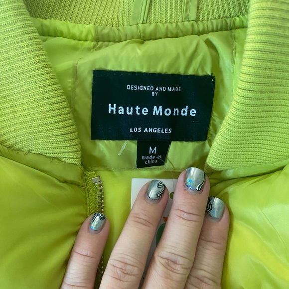 Bright puffer vest NWT - Picture 2 of 4